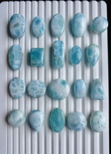 ลาริมาร์ธรรมชาติทรงหลังเบี้ย ขัดเงา สีฟ้า สำหรับทำเครื่องประดับ ขายส่ง - Product Image 5