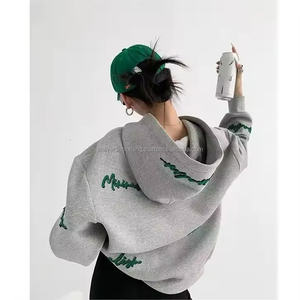 เสื้อฮู้ดดี้ผู้หญิงทรงโอเวอร์ไซส์ สกรีนโลโก้ปักด้านหน้า พิมพ์ลายตัวอักษร ย้อมสีแบบไท-ได ล้างสีแบบแอซิดวอช ผ้าฟลีซ สวมใส่สบาย แขนหลวม สำหรับฤดูหนาว - Product Image 1