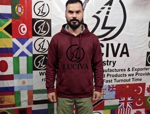 Sudadera con capucha de forro polar color burdeos para hombre – Sudadera premium estilo streetwear - Product Image 4