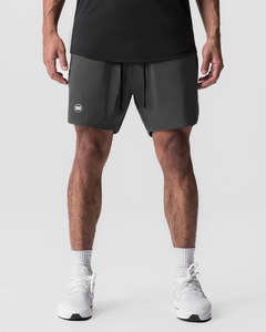 กางเกงขาสั้นออกกำลังกายแบบ 2-in-1 ระบายอากาศได้ดี FlexCore Activewear พร้อมเอวยางยืดและชั้นรองรับด้านในสำหรับผู้ชาย - Product Image 1