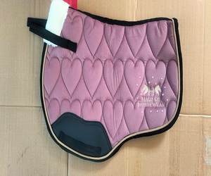 Tapis de selle pour saut d'obstacles, motif matelassé en forme de cœur, personnalisable OEM, fabricant de tapis de selle de qualité supérieure à Kanpur - Product Image 2