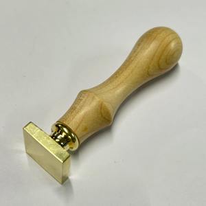 Sello de Cera Cuadrado de Latón de 22 mm Hecho a Mano con Madera de Arce, Sello de Cera Multiusos para Invitaciones de Boda - Product Image 1