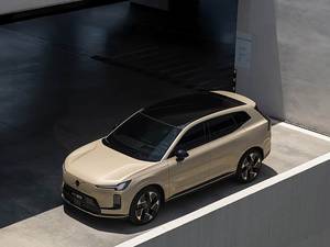 Vo <span class=keywords><strong>lvo</strong></span> XC70 B5 AWD Momentum Premium Luxury SUV Smart Tech Intérieur en cuir Design scandinave Caractéristiques de sécurité Main gauche - Product Image 5