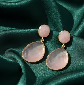 ต่างหูประดับพลอยสีชมพู |   เงินแท้ 925 ชุบทอง 18K |   พลอยรูปไข่และรูปลูกแพร์ |   ต่างหูแบบห้อยขนาด 5 นิ้ว 22 กรัม ของขวัญสำหรับเธอ - Product Image 1