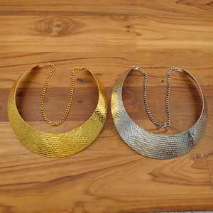 Collar Choker Ancho de Acero Inoxidable Dorado y Plateado para Mujer |   Collar llamativo con diseño martillado |   Joyería de Moda al por Mayor - Product Image 1