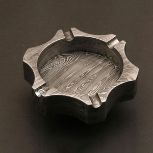 Cendrier moderne en acier Damas fait main, élégant, design métallique pour table et décoration intérieure - Product Image 4