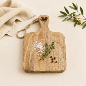 Planche à découper en bois de manguier artisanale de qualité supérieure avec poignée, durable et écologique, pour la cuisine, les légumes et la viande - Product Image 5