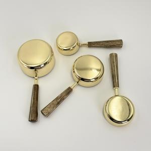 Juego de 4 Tazas Medidoras Personalizadas de Acero Inoxidable con Mango de Madera, Capacidad de 250 ml, para Medir Polvo, a Bajo Precio - Product Image 3