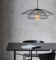 UNICORN HANDICRAFTS Luminaire suspendu en métal doré et noir en forme de dôme |   Lampe suspendue moderne pour cuisine et salle à manger