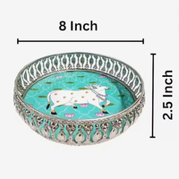 Nouvel Arrivage Plateau en Laiton Imprimé Tasy Pichwi Motif Vache, Thali de Créateur pour Cadeaux de Retour, Sangeet, Haldi, Mehndi