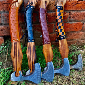 Hache Viking Industrielle Artisanale avec Tête en Acier Carbone Gravée, Manche en Bois, Poignée Enveloppée de Cuir, Hache d'Extérieur d'Inspiration Nordique - Product Image 1