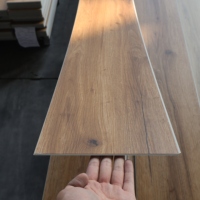 Plancher en vinyle rigide SPC, système de pose par clic, installation facile pour les distributeurs et les constructeurs