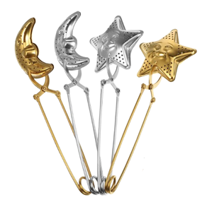 Accessoires de cuisine pour table : Passoire en métal en acier inoxydable faite à la main, finition argent et or, motif lune et étoile, personnalisation acceptée - Product Image 1