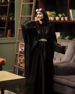 Abayas élégantes et modestes brodées à la main pour femmes! - Product Image 1