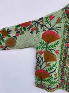 Veste matelassée en coton brodée style Suzani vert pour femme, col montant, motif floral vintage bohème, vêtement d'extérieur tissé pour festival d'hiver - Product Image 3