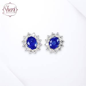 Pendientes de Diamantes y Zafiros Estilo Diana con Halo Clásico Ovalado en Oro Blanco Sólido de 18K para Mujer, de Sheri Jewels - Regalo de Aniversario - Product Image 1