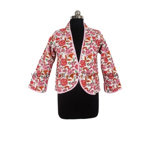 เสื้อแจ็กเก็ตผ้าถักแบบสั้นสำหรับผู้หญิงเสื้อแจ็กเก็ตผ้าปะต่อแฮนด์เมดแบบใส่กลับด้านได้พิมพ์ลายดอกไม้สไตล์ใหม่ฤดูใบไม้ร่วง - Product Image 1