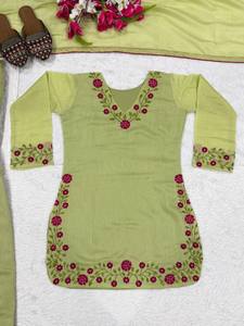 Ensemble de salwar kameez élégant en coton Chanderi brodé multi-aiguilles pour femmes - Product Image 5