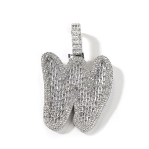 จี้ตัวอักษรประดับเพชรโมอิสซาไนต์ทรงบาแกตต์ เงินแท้ ดีไซน์หรูหรา สไตล์ฮิปฮอป สำหรับทั้งชายและหญิง คุณภาพระดับ VVS เครื่องประดับชั้นดี - Product Image 4