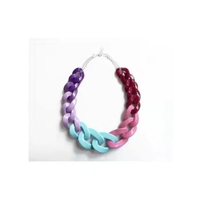Collar de resina moderno para mujer, joyería con colgante a la moda, ligero y elegante - Product Image 2