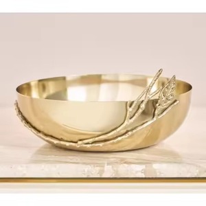 Bol de service haut de gamme en laiton doré poli, avec support en forme de branche de cerisier sombre, pour punch et service en restaurant - Product Image 5