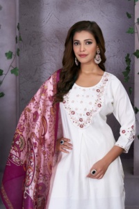 ชุดคุรตีผ้าไหมมารีน่าสุดหรู - Product Image 3