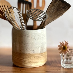 Porte-ustensiles en céramique artisanale en grès, finition émail bicolore, base lourde, durable, résistant à la chaleur, organisateur de comptoir de cuisine - Product Image 3