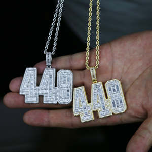 Colgante de letra inicial estilo hip-hop con micro pavé de moissanita, brillante, de plata de ley 925 chapada en rodio, para fiesta - Product Image 6