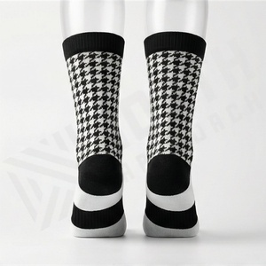 Calcetines casuales para mujer, divertidos, novedosos, deportivos, de tubo, para hombre, de baloncesto, atléticos, con patrones divertidos, transpirables, suaves, de color personalizado, para regalo. - Product Image 2