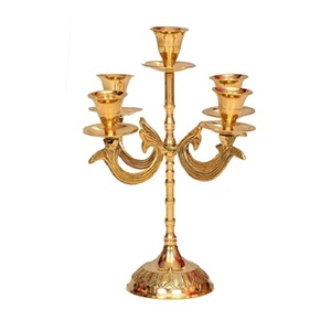 Candelabro de aluminio color oro con la mejor calidad en iluminación para bodas y candelabros decorativos a precios bajos. - Product Image 1
