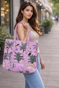 Bolso de Hombro Acolchado de Algodón con Estampado de Bloques, Moderno y a la Moda para Mujer, Hecho a Mano, Lavable, Hermoso Accesorio de Compras - Product Image 2