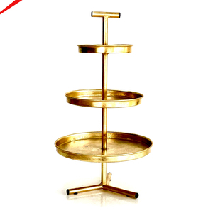 Support à gâteau rond à trois niveaux en or plaqué, design élégant, écologique, passe au lave-vaisselle, idéal pour la décoration de mariages et d'anniversaires - Product Image 1