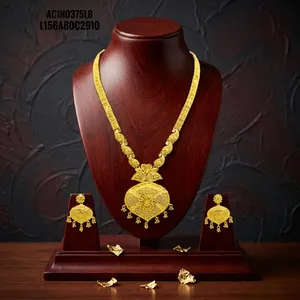 Collar de Moda para Mujer con Colgante de Flor en Cadena Chapada en Oro y Latón - Product Image 2