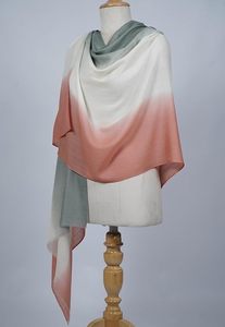 Estola de Cachemira y Lana Fina con Degradado de Tres Tonos, Suave y Ligera, Elegante y a la Moda para Fiestas, Festivales y Uso Diario - Product Image 2