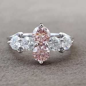 Anillo de Compromiso con Diamantes Rosados de Corte Redondo, 0.21CT Cada Uno, Cultivados en Laboratorio, Oro Blanco de 14K, Regalo de Lujo para Novias - Product Image 1