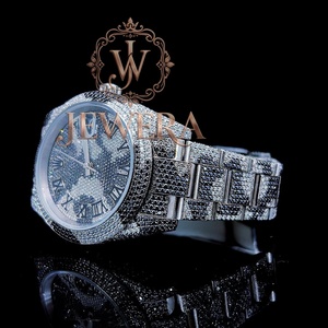 Reloj de Diamantes Moissanite Personalizado con Corte Brillante para Moda Urbana y Estilo de Alta Gama Disponible para la Venta - Product Image 2