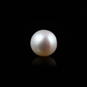 Loose Freshwater Pearl 5.25 Carat Oval Gemstone for Fine Jewelry - Product Image 1
