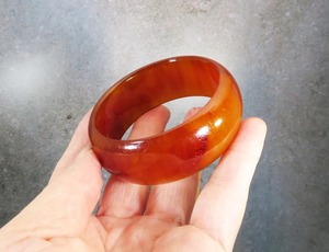 กำไลข้อมืออีพ็อกซี่ทำมือแบบกำหนดเอง เรซิ่นคุณภาพพรีเมียม เครื่องประดับแฟชั่นสำหรับตลาดค้าปลีกและขายส่ง - Product Image 3