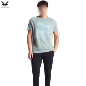 Camiseta de Manga Corta para Hombre, Nueva Llegada 2026, Azul Claro con Estampado Geométrico, Secado Rápido, Cuello Redondo, Corte Regular, Ropa Deportiva para Gimnasio - Product Image 3