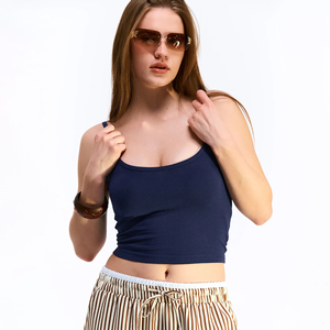 Top Corto de Tirantes Finos con Cuello Redondo para Mujer, Camisola Ajustada Estilo Y2K, Top de Moda Urbana con Logo Personalizado, Top de Boutique - Product Image 4