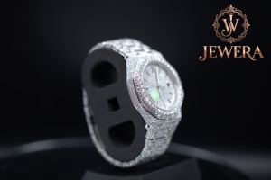 Hot Sale Stainless Steel Silver <b>Watch</b> with Mossinate Diamonds Luxurious Design <b>for</b> Stylish Professionals and Fashion Enthusiasts - Product Image 3