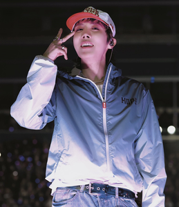 บีทีเอส 'วี' 'เจโฮป' [ FRU& ] แคป ซีดีเพลงเคป๊อป พลาสติกและกระดาษ ภาษาเกาหลี ทุกวัย เกาหลี - Product Image 5