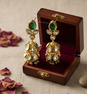 ต่างหูทองคุณภาพดีประดับด้วยหินคุนดัน ดีไซน์แบบดั้งเดิมสำหรับผู้หญิงและเด็กผู้หญิง เหมาะสำหรับงานแต่งงานและงานปาร์ตี้ คอลเลคชั่นสำหรับผู้ซื้อ - Product Image 2