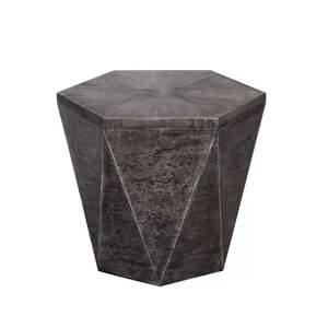 Mesa auxiliar de metal curado, seleccionada para hogares con gusto, que buscan muebles elegantes con función práctica. - Product Image 2
