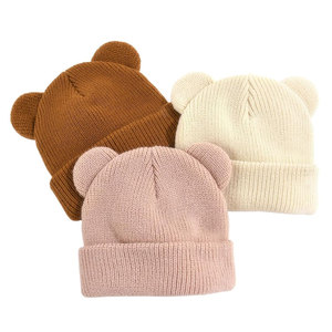 Chapeau pour bébé fabriqué au Pakistan, design unisexe, tissu doux au toucher, protection de la tête, idéal pour la maison et les voyages - Product Image 1