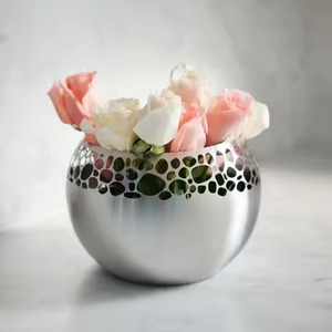 Vases à fleurs décoratifs modernes en métal de luxe pour la mise en scène florale intérieure - Product Image 4