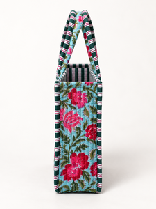 Bolso Tote de Algodón Acolchado Veer Handicrafts, Estampado Floral Azul, Asas Verdes a Rayas, Cierre de Cremallera, Estilo Moderno, Origen Rajasthan - Product Image 3