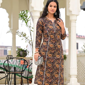 Conjunto de Kurti y Pantalón Étnico Negro de Algodón con Estampado Paisley, Fabricante - Product Image 1