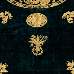Sherwani en velours noir avec broderie dorée, tenue de mariage traditionnelle indienne et pakistanaise pour hommes, longueur au sol, coupe classique, style hiver - Product Image 2