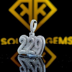 Pendentif unisexe tendance en or 14 carats avec diamant Moissanite certifié IGI, fait sur mesure, ensemble de bijoux Hip Hop, breloques de luxe, mode - Product Image 3